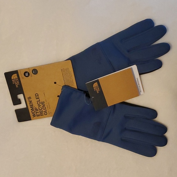 THE NORTH FACE Women's Etip Touchscreen Compatible Recycled Glove -Shady Blue - Picture 2 of 3
